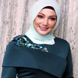 Erra Fazira Birthday, Real Name, Age, Weight, Height, Family, Facts